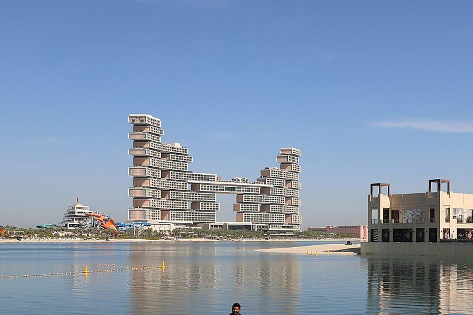 The Royal Atlantis Resort and Residences on the Palm Jumeirah crescent, its stacked and cantilevered blocks rising above the water, with the low retail terraces of the Pointe to the right.